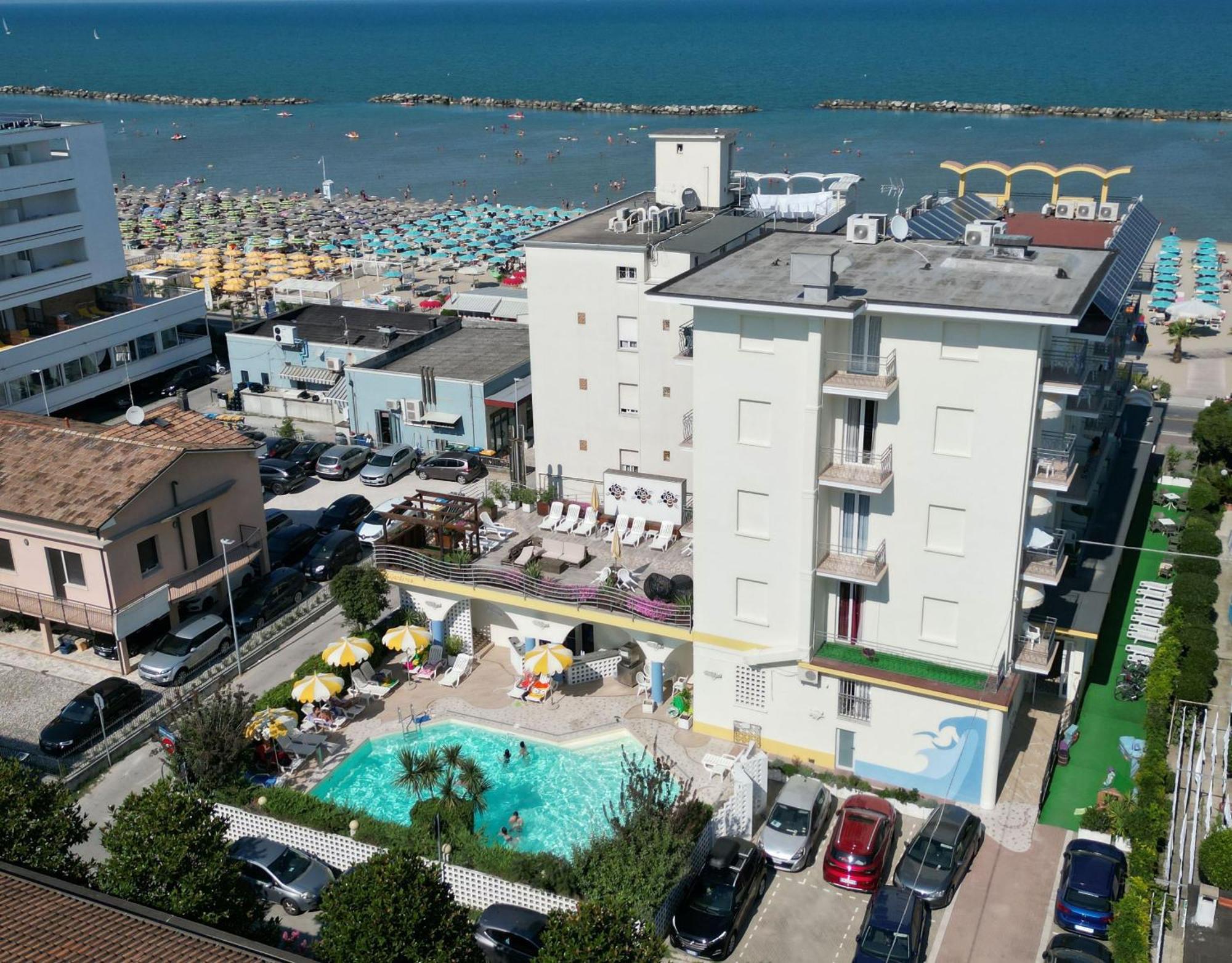 Hotel Gardenia Беллария-Иджеа-Марина Экстерьер фото