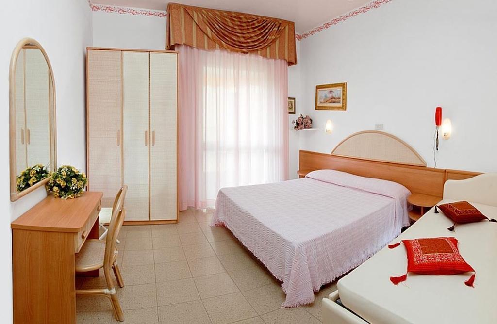 Hotel Gardenia Беллария-Иджеа-Марина Номер фото